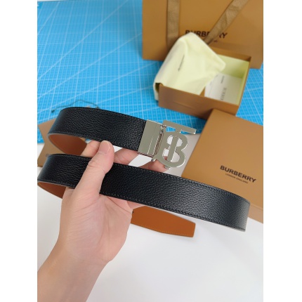 Burberry AAA Quality Belts in 221345