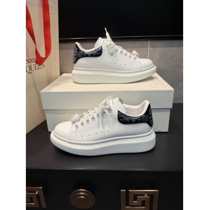Alexander Mcqueen Sneakers For Women in 221499