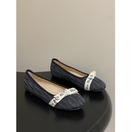 Dior Loafers For Woman in 221537