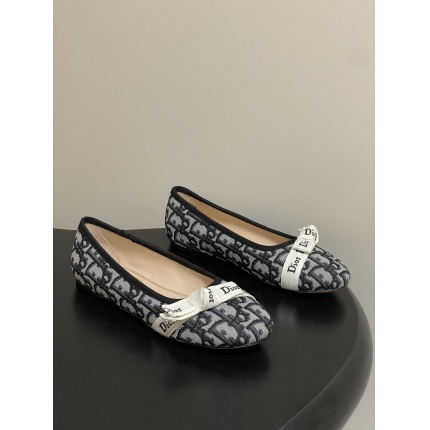 Dior Loafers For Woman in 221538