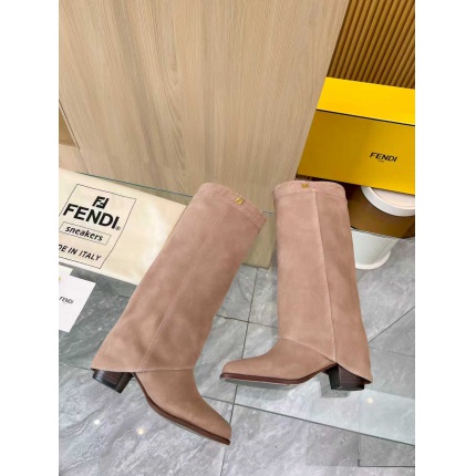 Fendi Sneakers For Women in 221543