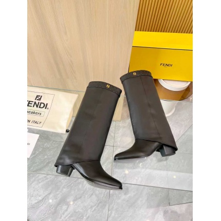 Fendi Sneakers For Women in 221545