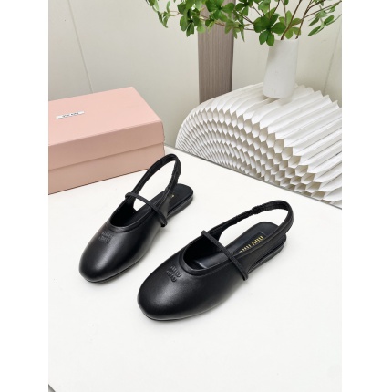 MiuMiu Sandals And Slippers For Women in 221598