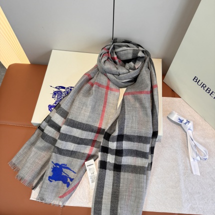 Burberry Cashmere Scarf in 222150