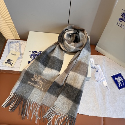 Burberry Cashmere Scarf in 222186