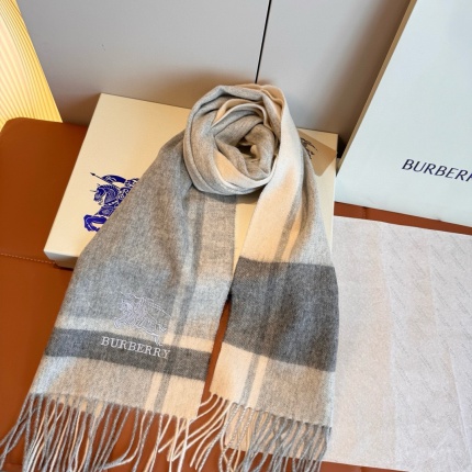 Burberry Cashmere Scarf in 222189