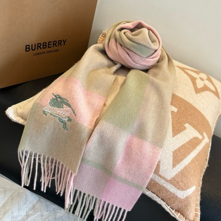 Burberry Cashmere Scarf in 222190