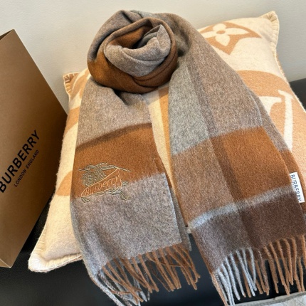 Burberry Cashmere Scarf in 222192