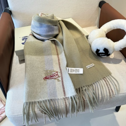 Burberry Cashmere Scarf in 222198