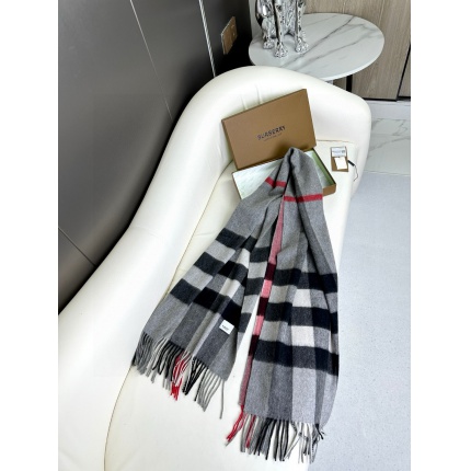 Burberry Cashmere Scarf in 222262