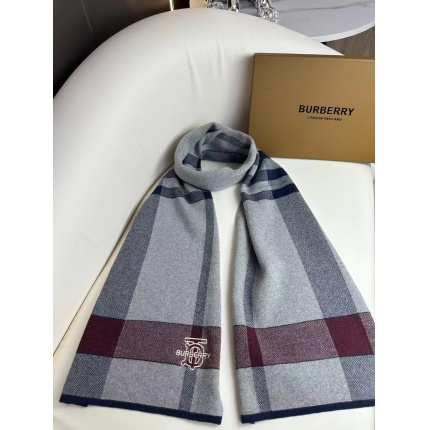 Burberry Cashmere Scarf in 222263