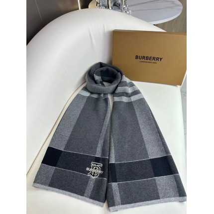 Burberry Cashmere Scarf in 222265