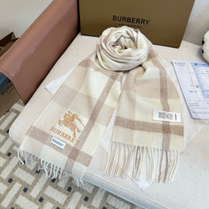 Burberry Cashmere Scarf in 222268