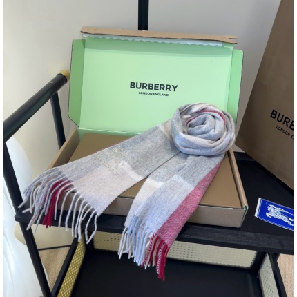 Burberry Cashmere Scarf in 222281