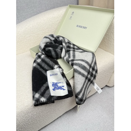 Burberry Cashmere Scarf in 222300