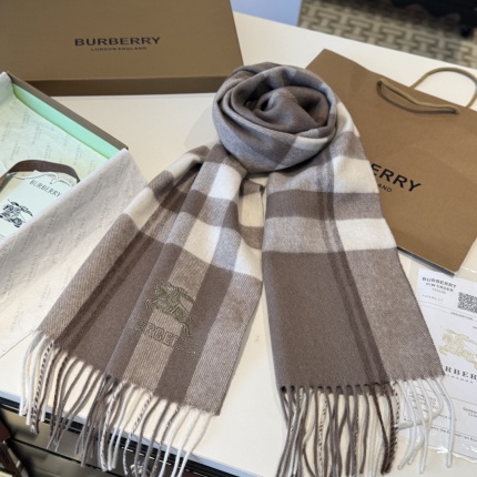Burberry Cashmere Scarf in 222316