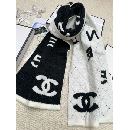 Chanel Scarf in 222350