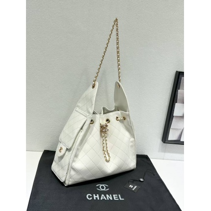 Chanel AAA quality Handbags in 222357