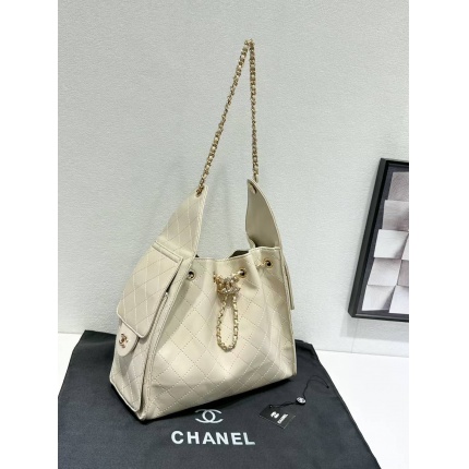 Chanel AAA quality Handbags in 222358