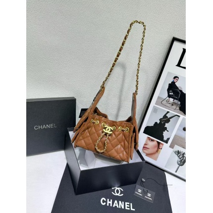 Chanel AAA quality Handbags in 222372
