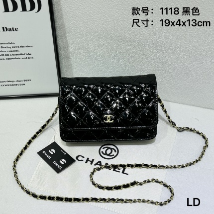 Chanel AAA quality Handbags in 222421