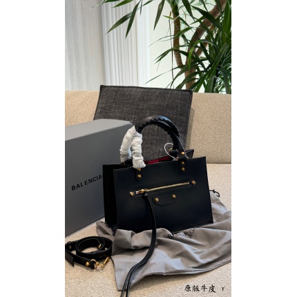 Balenciaga high quality Handbags in 222500