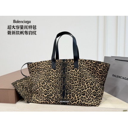 Balenciaga high quality Handbags in 222501