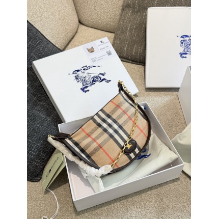 Burberry Handbags in 222513