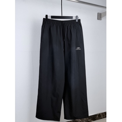 Balenciaga Pants in 222654