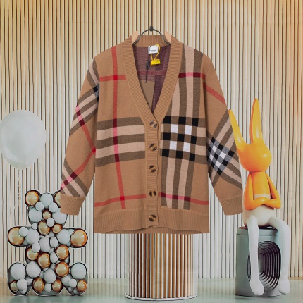 Burberry Sweaters for Men in 222670