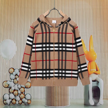 Burberry Sweaters for Men in 222674