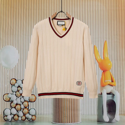Gucci Sweaters for Men in 223001