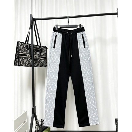Louis Vuitton Pants for Men in 223201