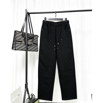 Louis Vuitton Pants for Men in 223203