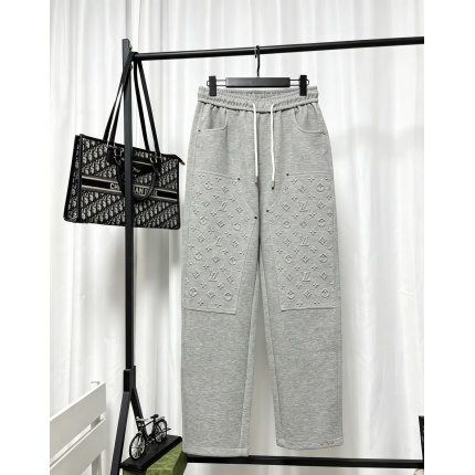 Louis Vuitton Pants for Men in 223204