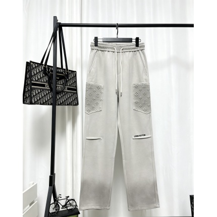 Louis Vuitton Pants for Men in 223205
