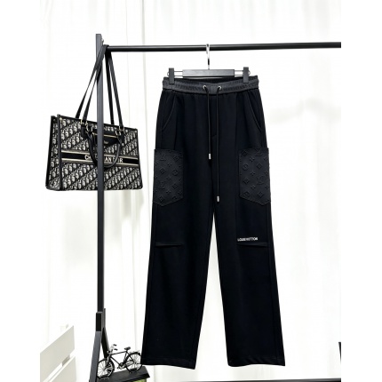Louis Vuitton Pants for Men in 223206