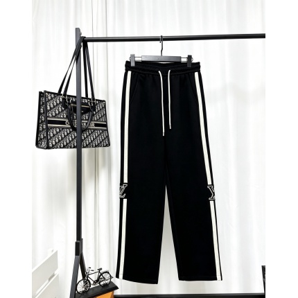 Louis Vuitton Pants for Men in 223209