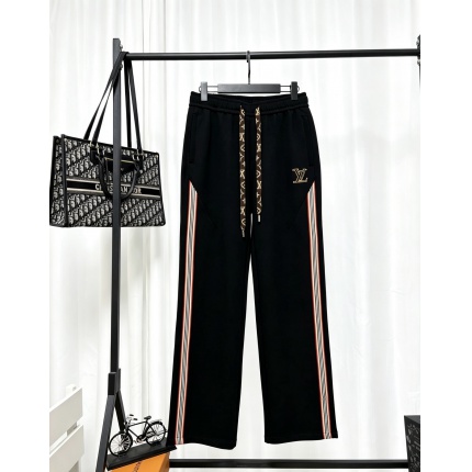 Louis Vuitton Pants for Men in 223210