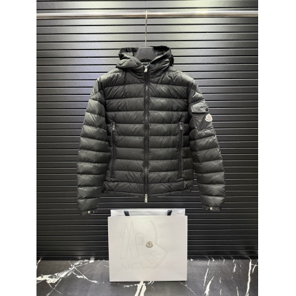 Moncle Thick Coats For Men in 223464