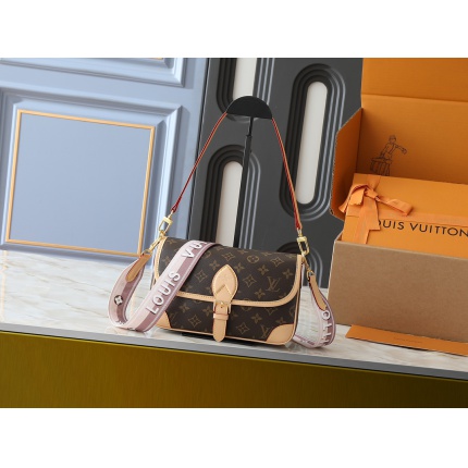 Louis Vuitton Handbags in 223887