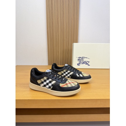 Burberry Sneakers For Men in 224560
