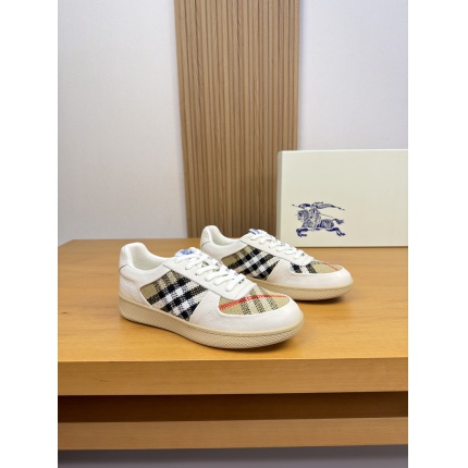 Burberry Sneakers For Men in 224562