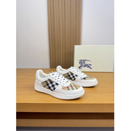Burberry Sneakers For Men in 224564