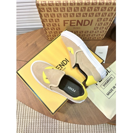 Fendi Leather shoes For Men in 224572