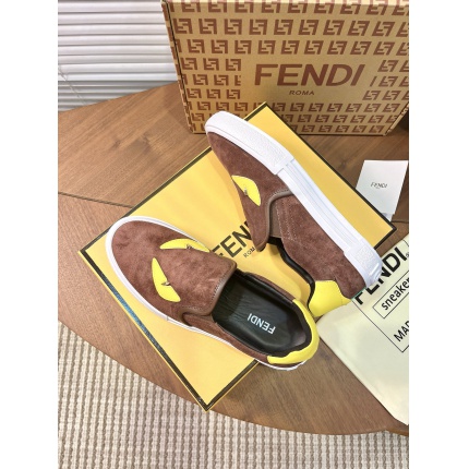 Fendi Leather shoes For Men in 224573