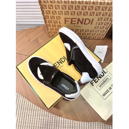 Fendi Leather shoes For Men in 224576