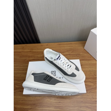 Givenchy Sneakers For Men in 224588