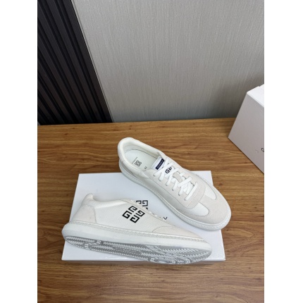 Givenchy Sneakers For Men in 224590