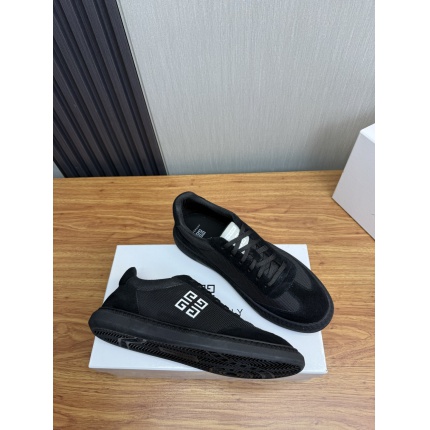 Givenchy Sneakers For Men in 224591